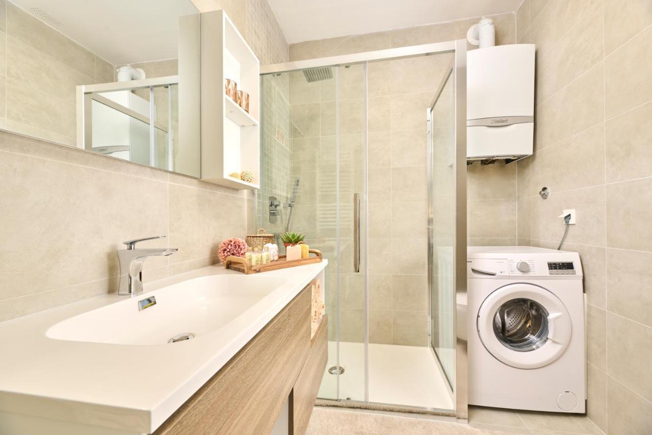 Spada Brand New Apartment With Garden 3 Min From Beach! Porec Bagian luar foto